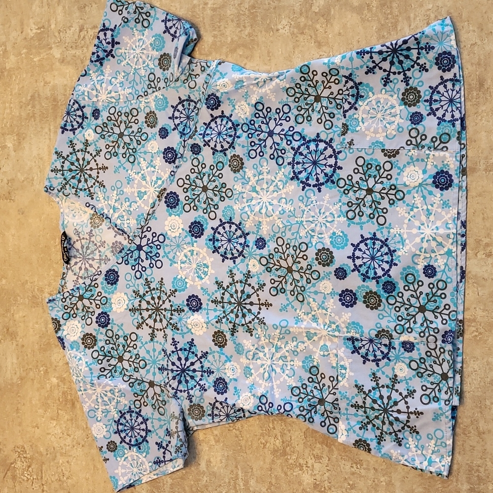 Cassandra O scrub top